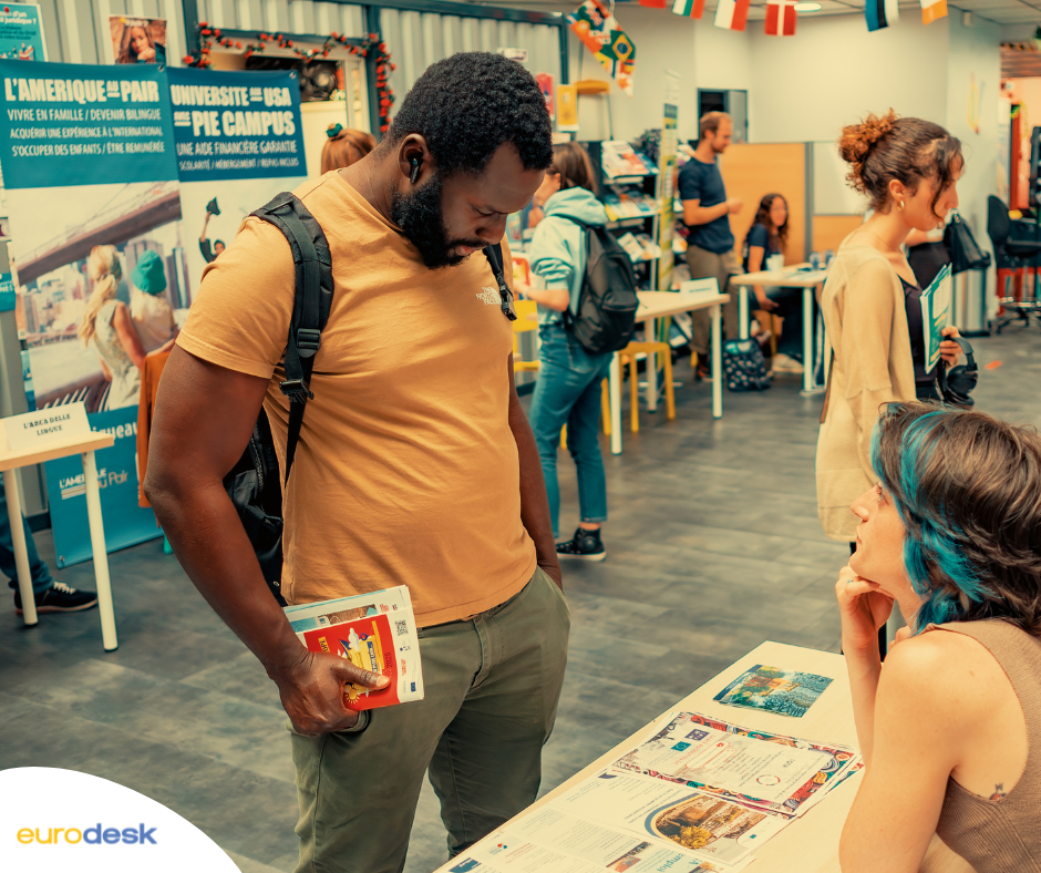 Info Jeunes à votre écoute Info Jeunes Sud Provence-Alpes-Côte d’Azur sera présent sur le salon pour informer et accompagner les jeunes dans leurs démarches d’orientation. Tout au long de l’année, les structures Info Jeunes proposent un accueil gratuit, une information fiable et des conseils personnalisés pour aider chaque jeune à construire son projet. Pour connaître le Point Info Jeunes le plus proche, rendez-vous sur la carte.