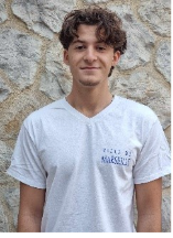 Paroles de jeunes engagées :
Si je devais résumer mon stage BAFA en un mot ce serait surement : Apprentissage. Cette semaine fut pour moi tout d'abord un apprentissage sur la fonction d'animateur (qui était extrêmement qualitative et formatrice grâce aux méthodes d'apprentissage ludiques et pédagogiques) certes. Mais ce fut surtout un apprentissage sur les autres, je me suis retrouvé face à plus de vingt inconnus avec qui j'ai appris à sympathiser et à connaitre. Dans une ère ou les relations sociales se font de moins en moins spontanées à cause d'un individualisme grandissant, ce BAFA m'a permis de faire des rencontres que je n'aurais jamais faites de mon plein grès. Chacun a son trait d'extravagance qui le rend "diffèrent" mais cette différence nous rend unique. Enfin cette semaine fut un apprentissage sur moi-même, sur comment "cultiver" cette extravagance chez moi, mais surtout chez les autres. J'ai appris à travailler en groupes grâce aux nombreux travaux de groupes comme le "grand jeu" avec une quarantaine d'enfants. J'ai appris à exploiter les points forts de chacun afin de faire avancer un groupe et atteindre un objectif commun. Pour conclure je me suis vraiment amusé et j’ai emmagasiné énormément d'expériences tout autant personnelles que professionnelles. Alors je souhaite un grand merci à la FSGT et à la Ville de Marseille. 